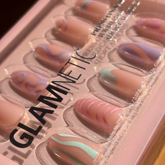 3/$20 NEW Glamnetic Wild Card Press On Nails - 24 nails, nail glue included - Picture 3 of 4